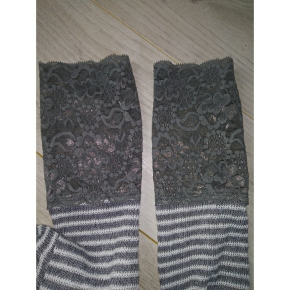 Abercrombie Kid Open Face Grey Stripped Sweater M - Picture 4 of 6